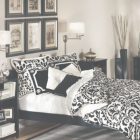 Black And White Themed Bedroom Decorating Ideas