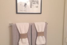 Hanging Bathroom Towels Decoratively