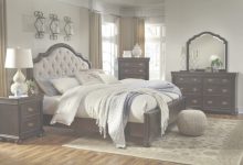 Moluxy Bedroom Set